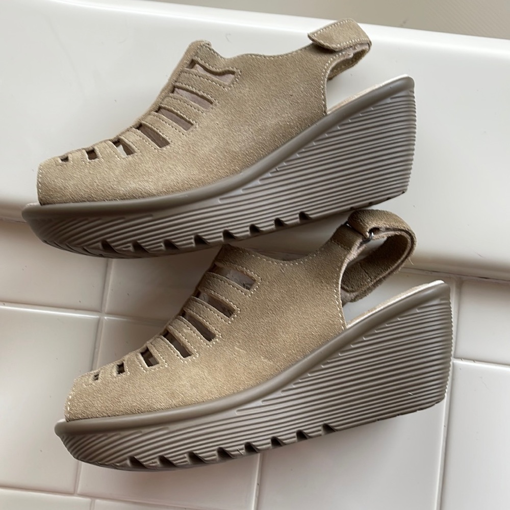 Womens Skechers dress wedge shoe